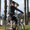 Exclusif - Madonna fait du vélo à Santa Monica, le 18 octobre 2015.