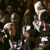 Madonna offre un shot de tequila à Amy Schumer pendant son concert à Vancouver, Rebel Heart Tour, le 14 octobre 2015.
