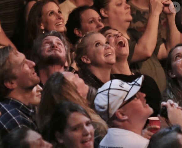 Sean Penn, Amy Schumer et Jeanne Tripplehorn assistent au concert de Madonna à Vancouver au Canada, Rebel Heart Tour, le 14 octobre 2015.