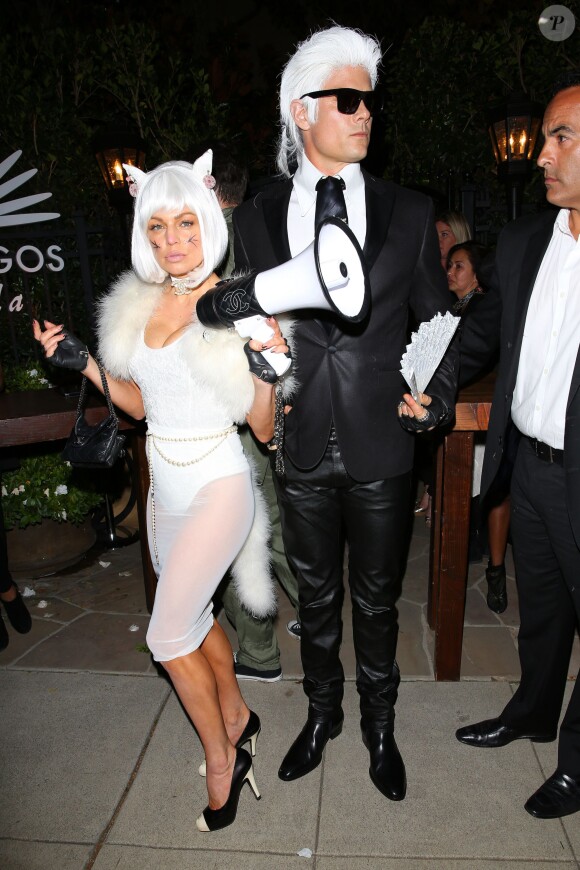 Fergie en Choupette et Josh Duhamel en Karl Lagerfeld arrivent à la soirée d'Halloween de la marque Casamigos le 30 octobre 2015
