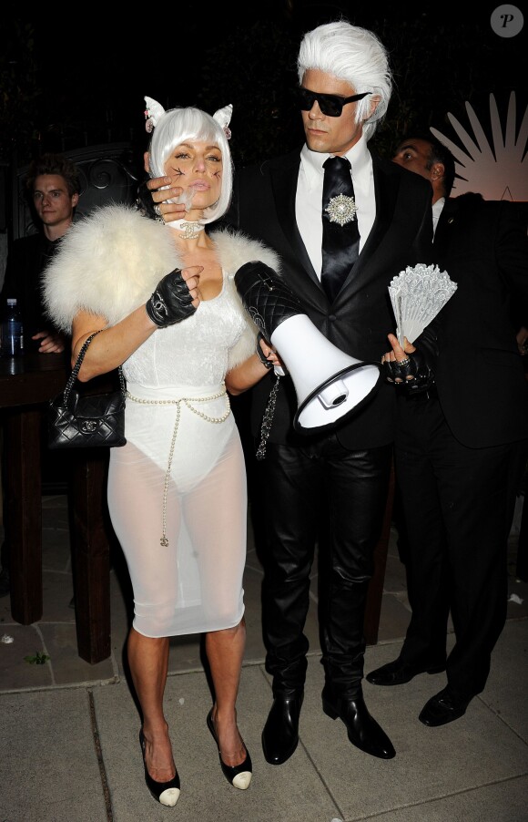 Fergie en Choupette et Josh Duhamel en Karl Lagerfeld arrivent à la soirée d'Halloween de la marque Casamigos le 30 octobre 2015