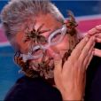 Un homme le visage couvert par les mygales, dans  Incroyable Talent  saison 10 (épisode 3), le mardi 3 novembre 2015 sur M6.