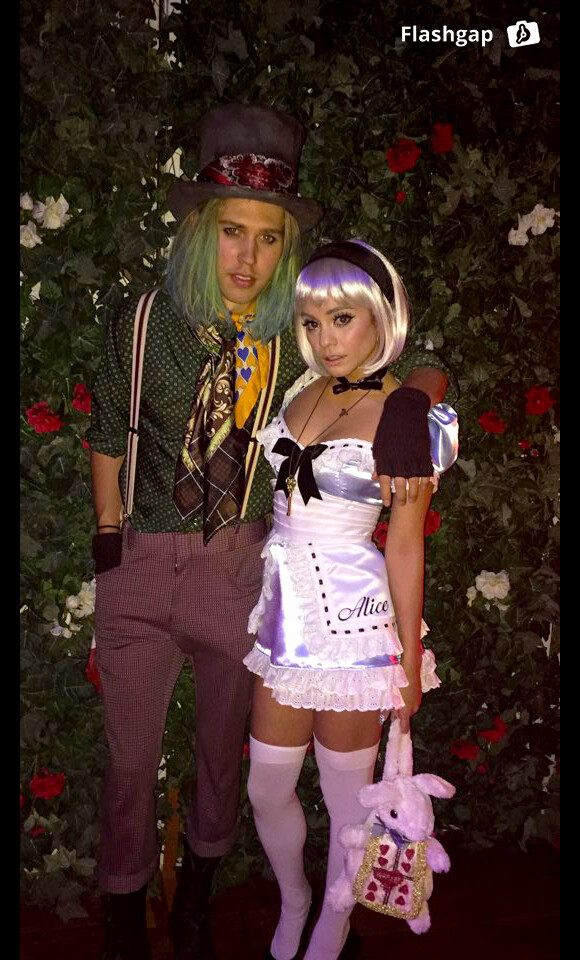 Vanessa Hudgens et son chéri Austin Butler fêtent Halloween chez l'actrice, à Los Angeles. Le 31 octobre 2015.