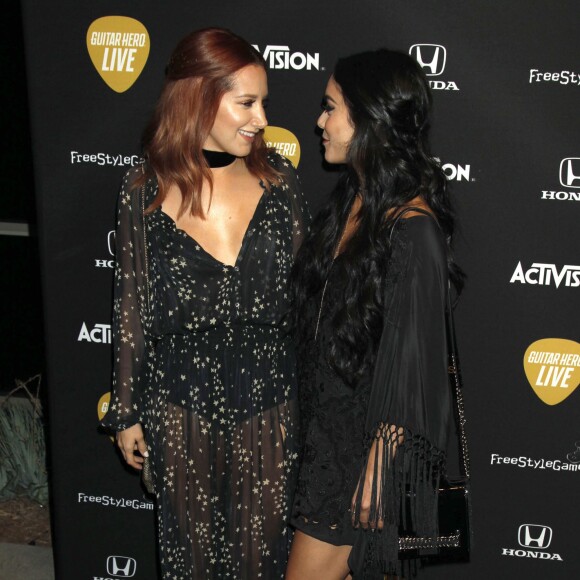 Vanessa Hudgens et Ashley Tisdale à Los Angeles, le 19 octobre 2015.