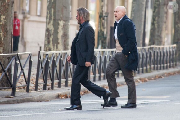 Exclusif - L'acteur et réalisateur Sean Penn quittant son hôtel, le Costes, pour se rendre au ministère de l'Écologie pour une réunion de travail sur la reforestation de Haïti, à Paris. Le 1er novembre 2015