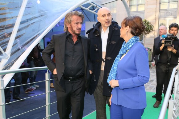 Ségolène Royal reçoit Sean Penn pour une réunion de travail sur la reforestation d'Haïti au Ministère de l"écologie à Paris. Le 1er novembre 2015
