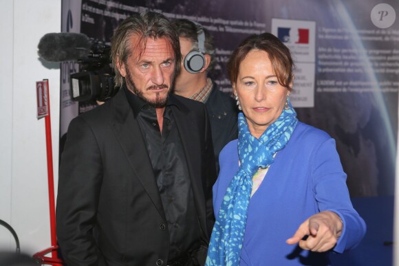 Ségolène Royal reçoit Sean Penn pour une réunion de travail sur la reforestation d'Haïti au Ministère de l"écologie à Paris. Le 1er novembre 2015