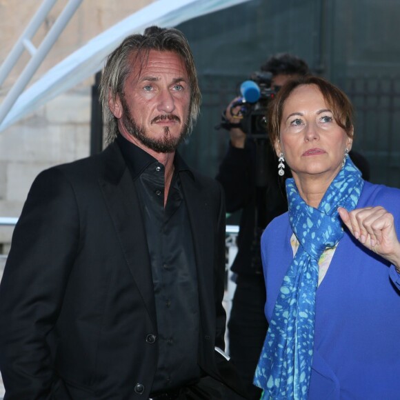 Ségolène Royal reçoit Sean Penn pour une réunion de travail sur la reforestation d'Haïti au Ministère de l"écologie à Paris. Le 1er novembre 2015