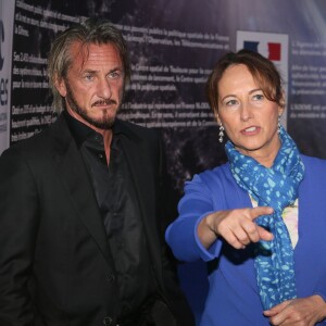 Ségolène Royal reçoit Sean Penn pour une réunion de travail sur la reforestation d'Haïti au Ministère de l"écologie à Paris. Le 1er novembre 2015