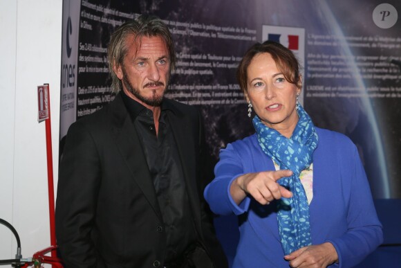 Ségolène Royal reçoit Sean Penn pour une réunion de travail sur la reforestation d'Haïti au Ministère de l"écologie à Paris. Le 1er novembre 2015