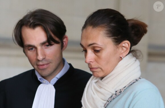 Adeline Blondieau, accompagnée de son frère et avocat, Alexandre Blondieau, et de son amie Caroline Bourg, au tribunal de grande instance de Paris, à la 17ème chambre correctionnelle, pour son procès en diffamation contre Amanda Sthers et Johnny Hallyday, suite à la publication du livre "Dans mes yeux". Le 22 septembre 2015.