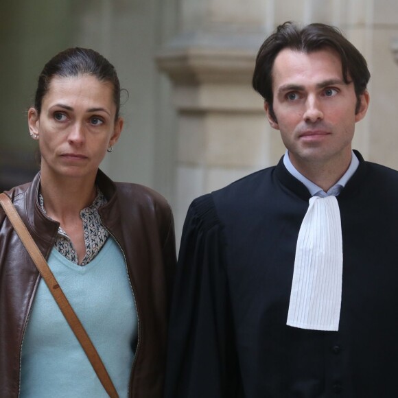 Adeline Blondieau, accompagnée de son frère et avocat, Alexandre Blondieau, et de son amie Caroline Bourg, au tribunal de grande instance de Paris, à la 17ème chambre correctionnelle, pour son procès en diffamation contre Amanda Sthers et Johnny Hallyday, suite à la publication du livre "Dans mes yeux". Le 22 septembre 2015.