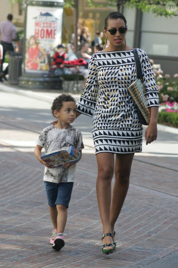 Solange Knowles et son fils Daniel Julez Smith, Jr dans les rues d'Hollywood, le 7 juin 2009