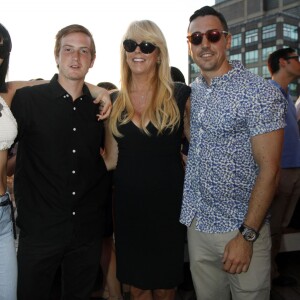 Ali Lohan (Aliana Lohan) avec ses frères Michael Lohan Jr., Cody Lohan, et leur mère Dina Lohan - Soirée "Ranbeeri Denim" (marque dont Ali Lohan est l'égérie) au rooftop Jimmy du James Hotel à New York, le 4 août 2015. La famille Lohan est réunie pour la dernière fois avant le départ de Dina à Los Angeles. Elle va y préparer une émission de télé-réalité avec son ex-mari Michael Lohan, qui va traiter de leurs problèmes familiaux auxquels ils ont fait face à cause de Michael qui n'a pas payé la pension alimentaire pendant des années. Les rumeurs disent qu'ils vont avoir du mal à trouver des sujets assez intéressants pour faire aboutir leur projet, parce-que plus personne ne s'intéresse à la famille Lohan... même plus à Lindsay !!!