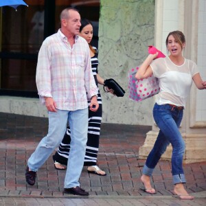 Exclusif - Michael Lohan, le père de Lindsay Lohan va déjeuner avec des amies à Delray Beach, le 16 juillet 2014. La petite-amie de Michael, Kate Major est enceinte et en prison suite à son arrestation pour conduite en état d'ivresse!