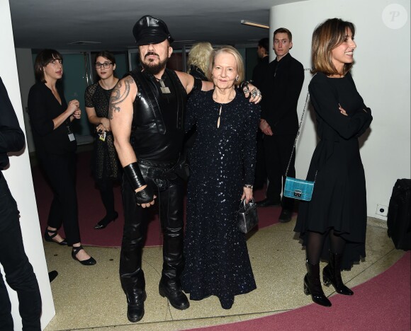 Peter Marino et Jane Trapnell lors du dîner de bienfaisance lors du gala international Guggenheim présenté par Christian Dior au musée Solomon R. Guggenheim. New York, le 5 novembre 2015.
