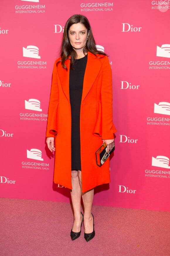 Chiara Mastroianni lors du dîner de bienfaisance lors du gala international Guggenheim présenté par Christian Dior au musée Solomon R. Guggenheim. New York, le 5 novembre 2015.