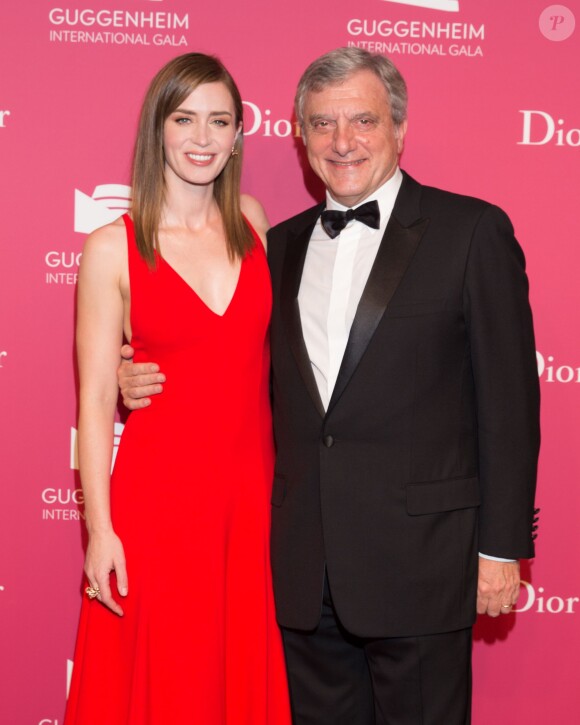 Emily Blunt et Sidney Toledano lors du dîner de bienfaisance lors du gala international Guggenheim présenté par Christian Dior au musée Solomon R. Guggenheim. New York, le 5 novembre 2015.