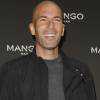 L'an­cien foot­bal­leur Zinedine Zidane devient l'égé­rie de la ligne mascu­line "Mango Man" pour le prin­temps-été 2015 au Studio Pin-Up à Paris le 5 octobre 2015.