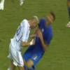 Le fameux coup de tête de Zinedine Zidane sur Marco Materazzi lors de la finale de la Coupe du monde 2006.
