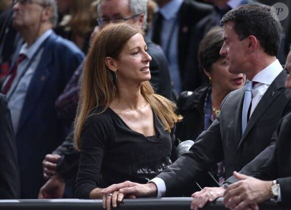 Anne Gravoin et son mari Manuel Valls lors de la demi-finale opposant Novak Djokovic à Stan Wawrinka lors du tournoi BNP Paribas Masters 2015 à l'AccorHotels Arena à Paris, le 7 novembre 2015.