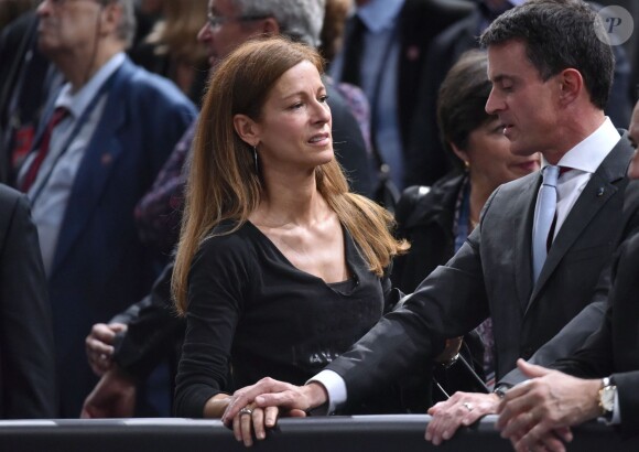 Anne Gravoin et son mari Manuel Valls lors de la demi-finale opposant Novak Djokovic à Stan Wawrinka lors du tournoi BNP Paribas Masters 2015 à l'AccorHotels Arena à Paris, le 7 novembre 2015.
