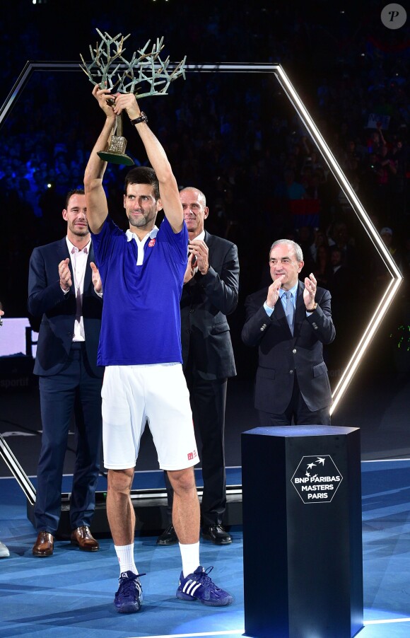 Michaël Llodra, Novak Djokovic, Guy Forget, Jean Gachassin - Novak Djokovic remporte la finale du BNP Paribas Masters face à Andy Murray à l'Accor Hotels Arena à Paris le 8 novembre 2015.
