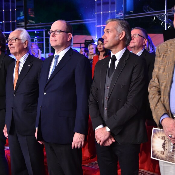 Le prince Albert II de Monaco et Paul Belmondo assistaient le 7 novembre 2015 à la Night of Champions à la Salle des Etoiles du Sporting de Monte-Carlo, soirée de boxe que Michael Wittstock, père de la princesse Charlene, a aidé à organiser avec son ami le promoteur Rodney Berman de Golden Gloves Ltd. © Bruno Bebert / Bestimage