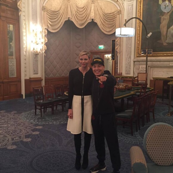 La princesse Charlene de Monaco avec le boxeur russe Ruslan Provodnikov le 5 novembre 2015, à deux jours de son combat contre le Mexicain Rodriguez lors de la Night of Champions co-organisée au Sporting de Monte-Carlo par le père de la princesse Michael Wittstock.