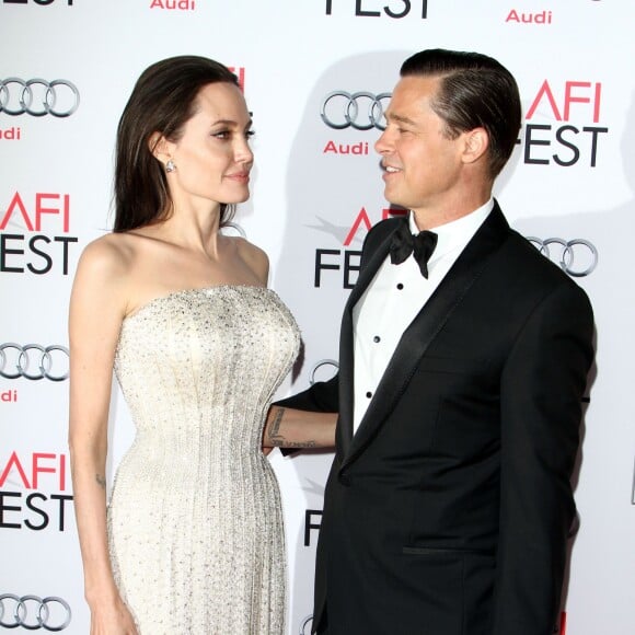 Brad Pitt et sa femme Angelina Jolie - Avant-première du film "By the Sea" lors du gala d'ouverture de l'AFI Fest à Hollywood, le 5 novembre 2015.