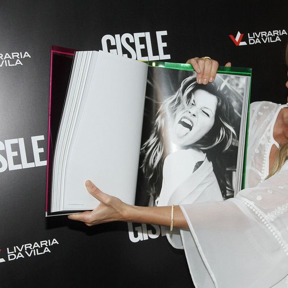 Gisele Bundchen assiste à la sortie du livre "Gisele" (aux éditions Taschen), retraçant ses 20 ans de carrière de mannequin, à la librairie Livraria da Vila. Saõ Paulo, le 6 novembre 2015.