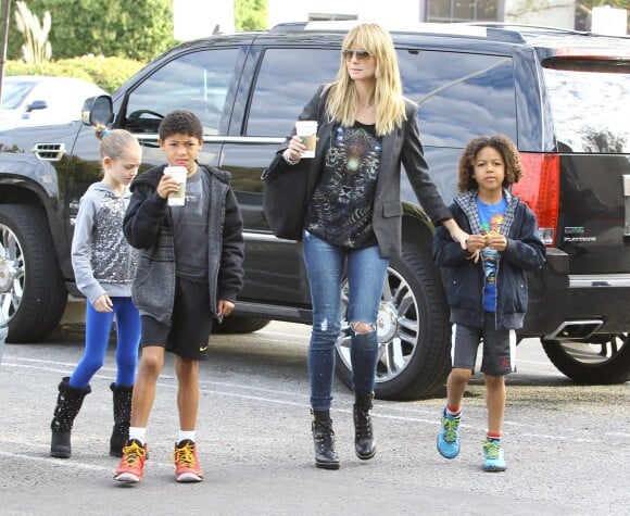 Heidi Klum et ses enfants Leni, Lou, Johan and Henry vont prendre leur petit dejeuner a Los Angeles le 2 février 2014.