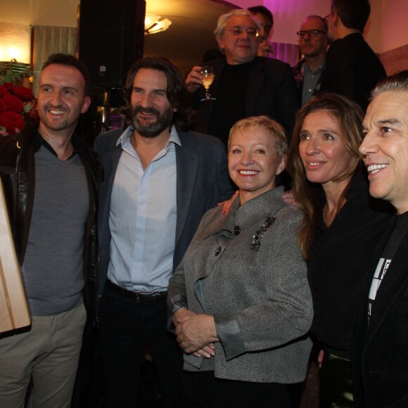 Jean-Noel Orengo (Prix de Flore 2015), Frédéric Beigbeder, Colette Siljegovic (PDG Flore), sa fille Carole Chrétiennot et Philippe Vandel lors de la remise du Prix de Flore au café Flore à Paris, le 10 novembre 2015
