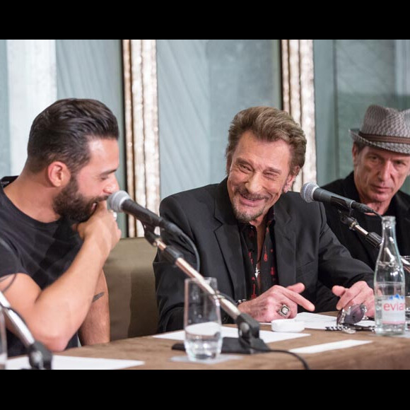 Exclusif - Miossec, Johnny Hallyday et Yodelice (Maxim Nucci) - Johnny Hallyday présente son 50ème album studio "De l'amour" lors d'une conférence de presse organisée à l'hôtel The Peninsula à Paris, le 6 novembre 2015. En parallèle de cet album, qui sortira le 13 novembre, Philippe Manoeuvre publiera trois jours plus tard le livre "La terre promise" (Fayard), racontant la tournée américaine de Johnny Hallyday en 2014. © Cyril Moreau / Bestimage