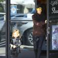 La jolie Kourtney Kardashian va chercher sa fille Penelope à son cours de danse à Los Angeles, le 11 novembre 2015