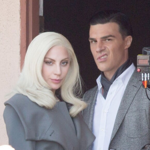 Lady Gaga et Finn Wittroc s'embrassent tendrement sur le tournage ‘American Horror Story’ à Los Angeles, le 10 novembre 2015