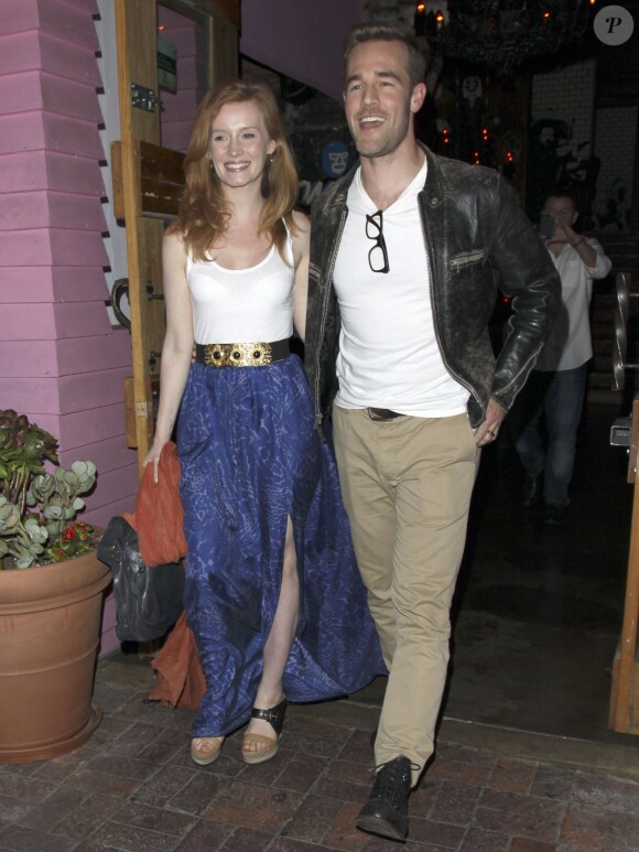 James Van Der Beek et sa femme Kimberly quittent un restaurant a Hollywood le 5 avril 2013.