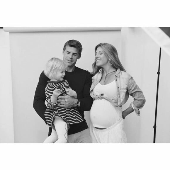 Catherine Galfione-Descoups enceinte, son époux Jean Galfione et leur petite Rose - Photo publiée le 11 novembre 2015