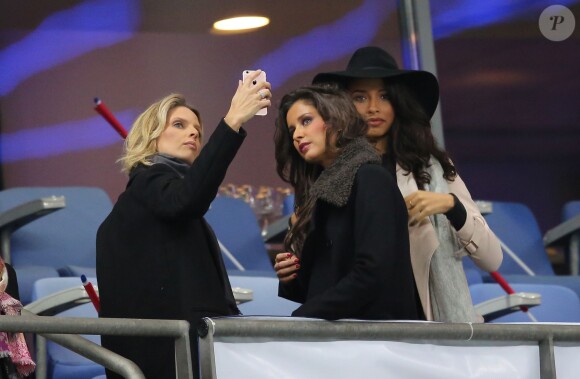 Sylvie Tellier, Malika Ménard et Flora Coquerel assistent au match de football entre la France et l'Allemagne au Stade de France à Saint-Denis le 13 novembre 2015.