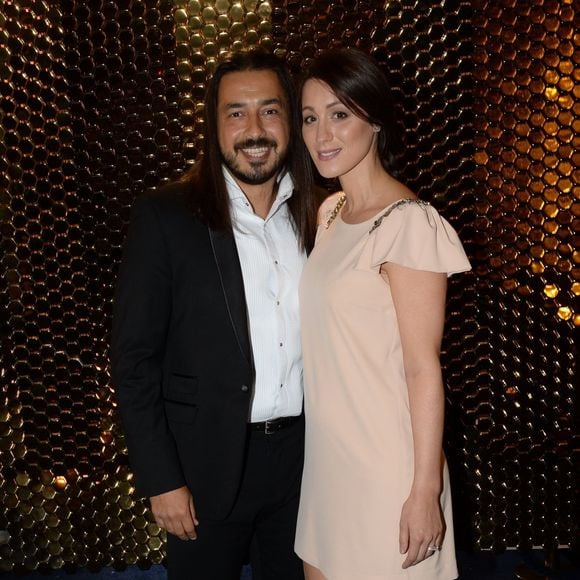 Moundir et sa femme Inès enceinte - 10e cérémonie des Globes de Cristal au Lido à Paris, le 13 avril 2015.