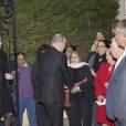 Le prince Albert II de Monaco et la princesse Charlene de Monaco ont distribué le 17 novembre 2015, à l'avant-veille de la Fête nationale, des colis de la Croix-Rouge monegasque aux personnes âgées à Monaco le 17 novembre 2015. En prime cette année, une photo du couple princier posant avec ses enfants le prince héréditaire Jacques et la princesse Gabriella. © Jean-Charles Vinaj / Pool restreint / Bestimage