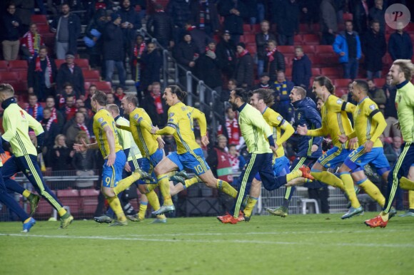 La Suède de Zlatan Ibrahimovic a pu fêter sa qualification pour l'Euro 2016 après son match nul contre le Danemark le 17 novembre 2015 à Copenhague