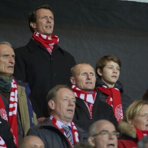 Le prince Joachim de Danemark a assisté le 17 novembre 2015 au stade Parken à Copenhague au match retour de barrages pour l'Euro 2016 entre le Danemark et la Suède (2-2).