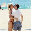 Exclusif - Matthew Bellamy et sa petite-amie Elle Evans jouent au volley-ball sur la plage à Malibu, le 2 août 2015. © CPA