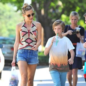 Kate Hudson fait du shopping avec son fils Ryder à Los Angeles, le 2 avril 2015