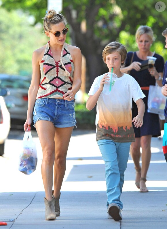 Kate Hudson fait du shopping avec son fils Ryder à Los Angeles, le 2 avril 2015