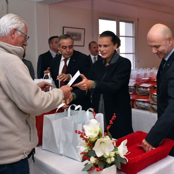 La princesse Stéphanie de Monaco participe à la traditionnelle remise de cadeaux aux seniors monégasques au Foyer Rainier III, dans le cadre de la Fête Nationale monégasque, à Monaco, le 18 novembre 2015. © Bruno Bebert / Bestimage