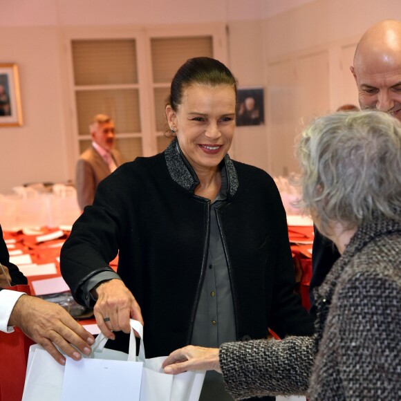 La princesse Stéphanie de Monaco participe à la traditionnelle remise de cadeaux aux seniors monégasques au Foyer Rainier III, dans le cadre de la Fête Nationale monégasque, à Monaco, le 18 novembre 2015. © Bruno Bebert / Bestimage