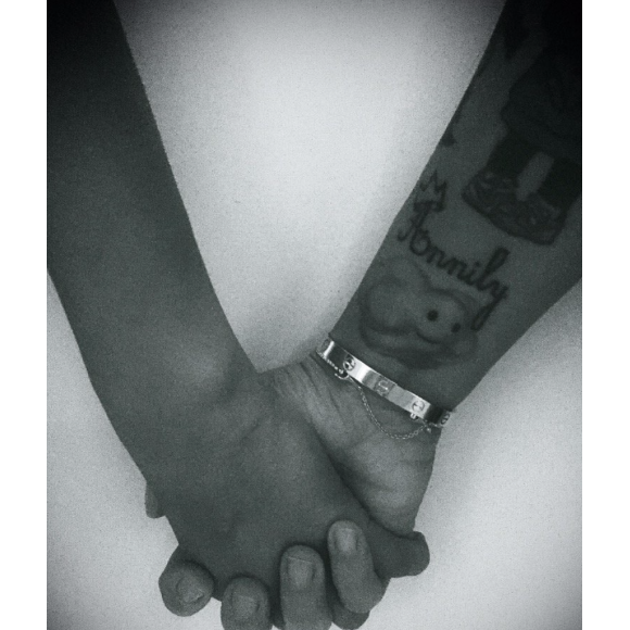 Alizée et sa fille Annily, toujours mobilisées pour rendre hommage aux victimes des attentats de Paris, le 20 novembre 2015.