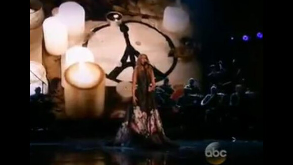 Céline Dion : Bouleversante aux American Music Awards, en hommage à Paris